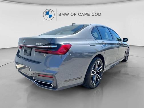 Metallic 2022 BMW 750 i xDrive