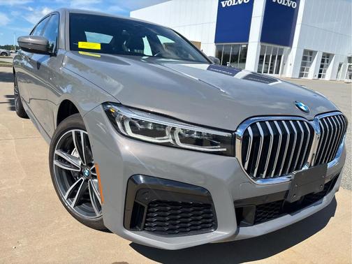 Metallic 2022 BMW 750 i xDrive