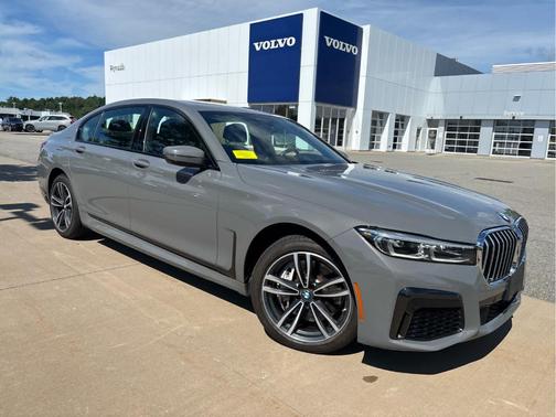 Metallic 2022 BMW 750 i xDrive