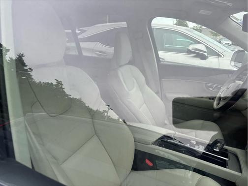 Silver 2025 Volvo XC90 B6 Plus 6-Seater