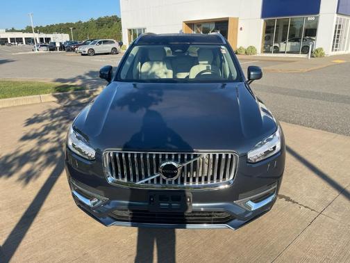 2023 Volvo XC90 B5 Plus