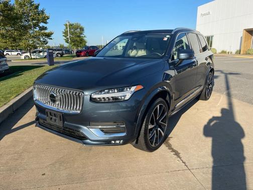 2023 Volvo XC90 B5 Plus