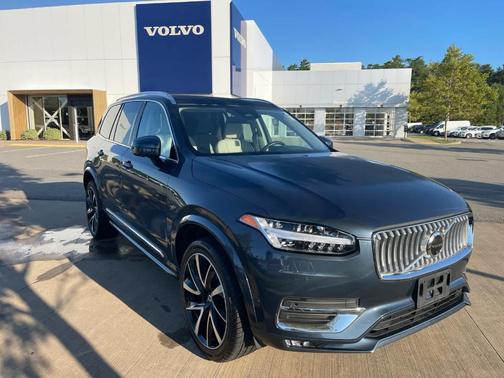 2023 Volvo XC90 B5 Plus