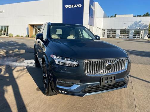 2023 Volvo XC90 B5 Plus