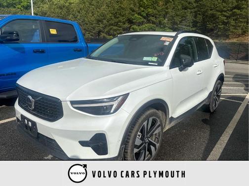 Crystal White 2025 Volvo XC40 B5 Plus Dark Theme