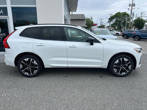 2026 Volvo XC60 PLUS
