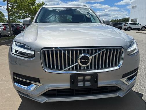 Silver 2023 Volvo XC90 B5 Plus