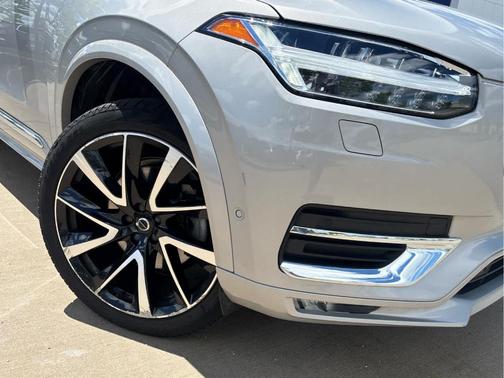 Silver 2023 Volvo XC90 B5 Plus