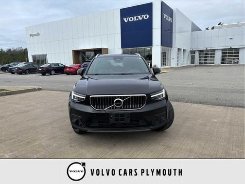 Onyx Black Metallic 2024 Volvo XC40 CORE THEME