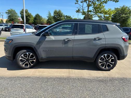 Sting Gray Clearcoat 2024 Jeep Compass Limited