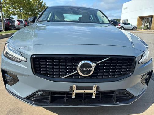 Thunder Gray Metallic 2024 Volvo S60 B5 Plus Dark Theme