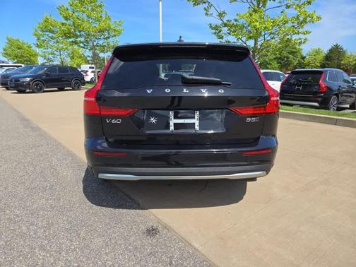 2024 Volvo V60 Cross Country B5 Plus