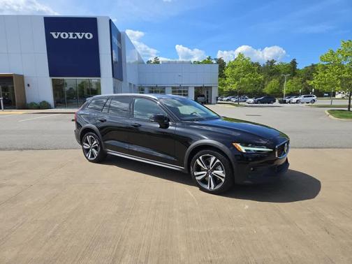 2024 Volvo V60 Cross Country B5 Plus