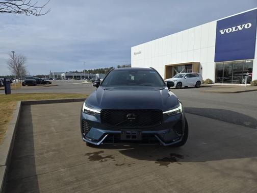 2026 Volvo XC60 B5 Ultra Black Edition