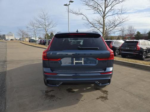 2026 Volvo XC60 B5 Ultra Black Edition