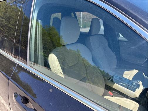 Onyx Black Metallic 2025 Volvo XC90 PLUS