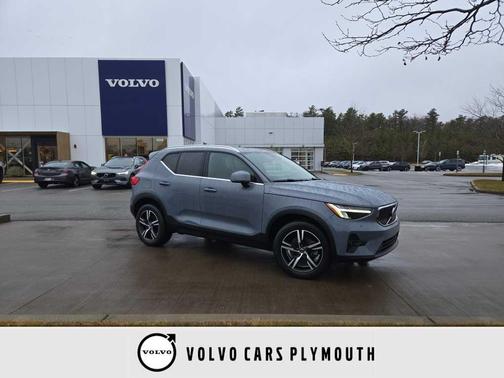 2023 Volvo XC40 B5 Plus Bright Theme