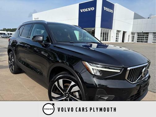Onyx Black Metallic 2024 Volvo XC40 B5 Plus Bright Theme