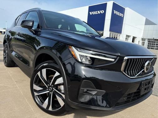 Onyx Black Metallic 2024 Volvo XC40 B5 Plus Bright Theme