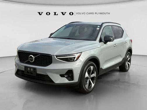 Metallic 2026 Volvo XC40 B5 Plus