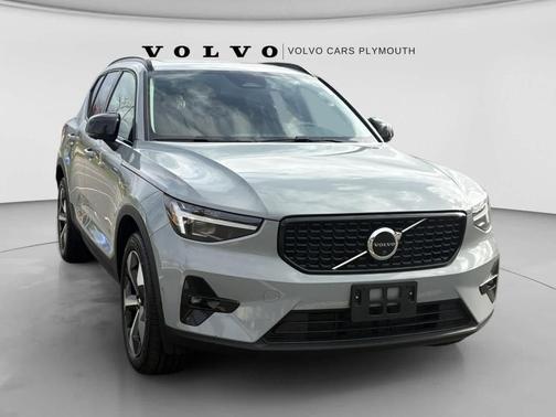 Metallic 2026 Volvo XC40 B5 Plus