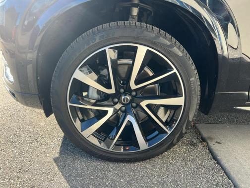 2024 Volvo XC90 B6 Plus Bright Theme 7-Seater