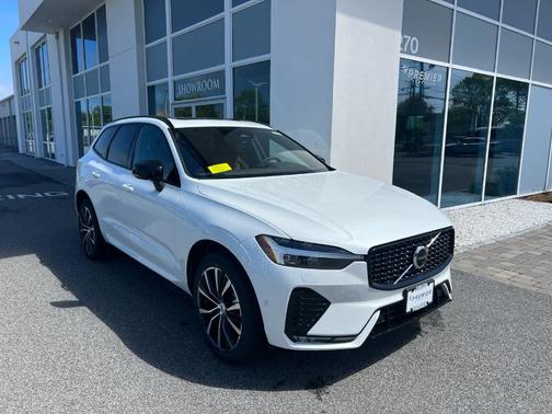 2025 Volvo XC60 B5 Plus