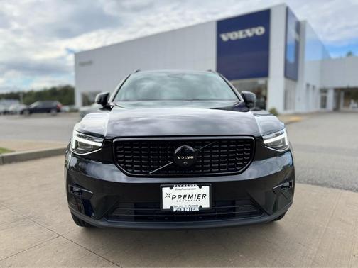 2026 Volvo XC40 B5 Ultra Black Edition
