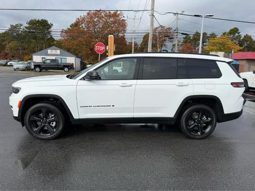 2025 Jeep Grand Cherokee L Laredo