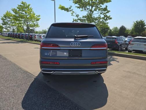 2024 Audi Q7 55 Premium Plus