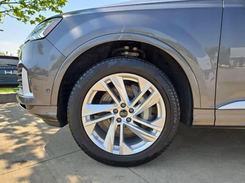 2024 Audi Q7 55 Premium Plus