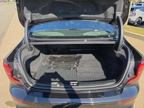 Onyx Black Metallic 2024 Volvo S60 B5 Plus Black Edition