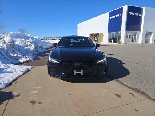 2024 Volvo S60 B5 Plus Black Edition