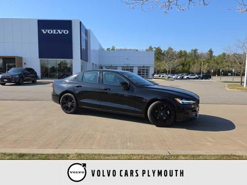 Onyx Black Metallic 2024 Volvo S60 B5 Plus Black Edition