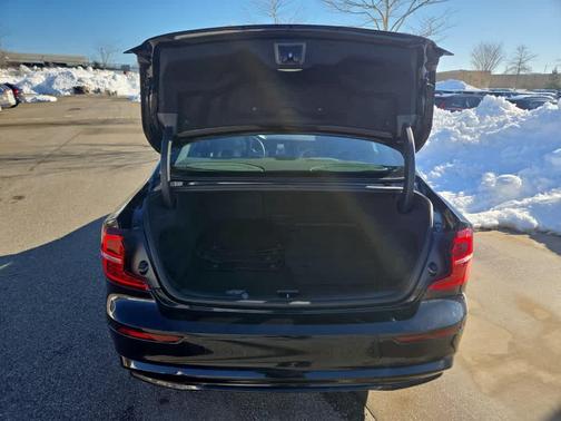 2024 Volvo S60 B5 Plus Black Edition