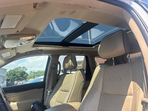 Ivory 2021 Jeep Grand Cherokee Overland