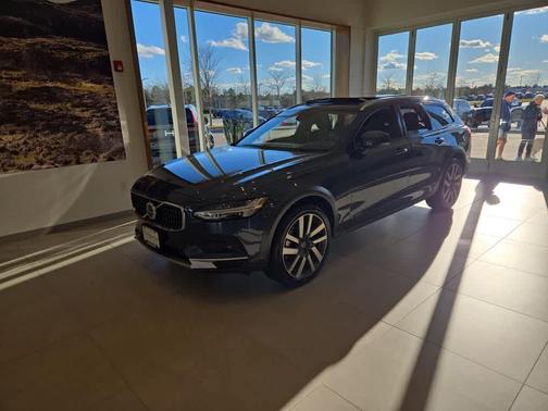 2025 Volvo V90 Cross Country B6 Ultra