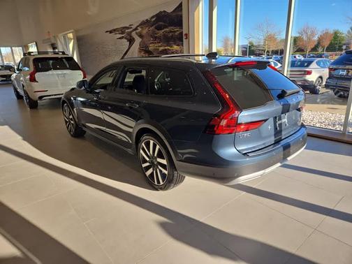 2025 Volvo V90 Cross Country B6 Ultra