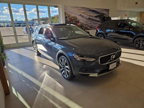 2025 Volvo V90 Cross Country B6 Ultra