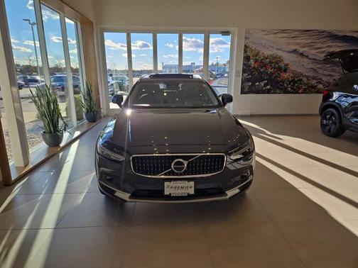 2025 Volvo V90 Cross Country B6 Ultra