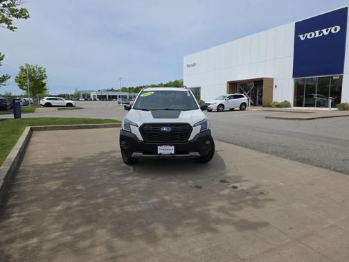 Crystal White Pearl 2024 Subaru Forester Wilderness