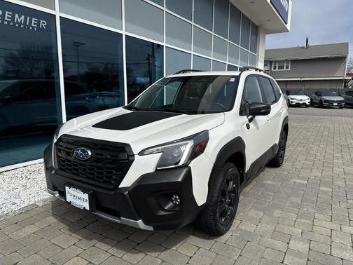 Crystal White Pearl 2024 Subaru Forester Wilderness