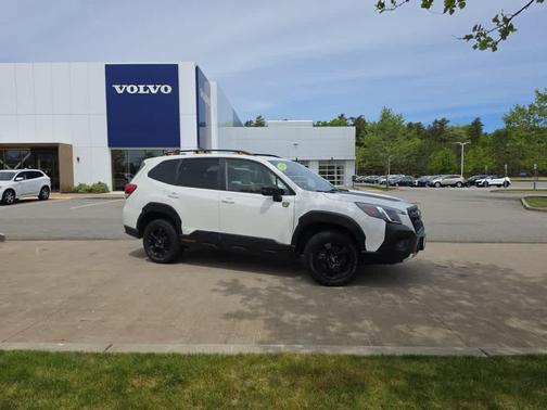 Crystal White Pearl 2024 Subaru Forester Wilderness