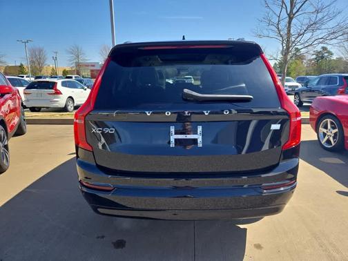 2023 Volvo XC90 Recharge Plug-In Hybrid T8 Plus Dark Theme 7-Seater