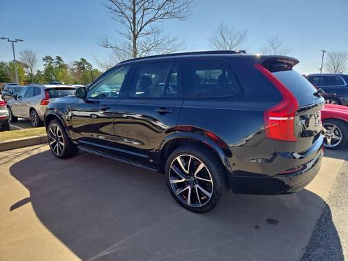 2023 Volvo XC90 Recharge Plug-In Hybrid T8 Plus Dark Theme 7-Seater