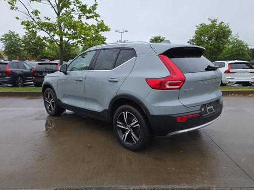 2025 Volvo XC40 B5 Core Bright Theme