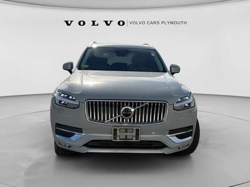 Metallic 2024 Volvo XC90 B5 Core Bright Theme