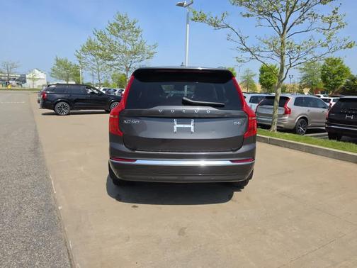 Platinum Grey Metallic 2023 Volvo XC90 B6 Plus 7-Seater
