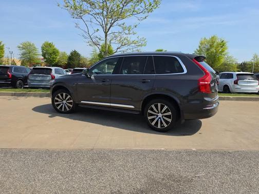 Platinum Grey Metallic 2023 Volvo XC90 B6 Plus 7-Seater