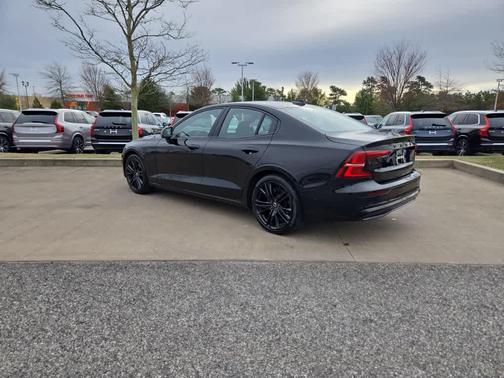 2024 Volvo S60 B5 Plus Black Edition
